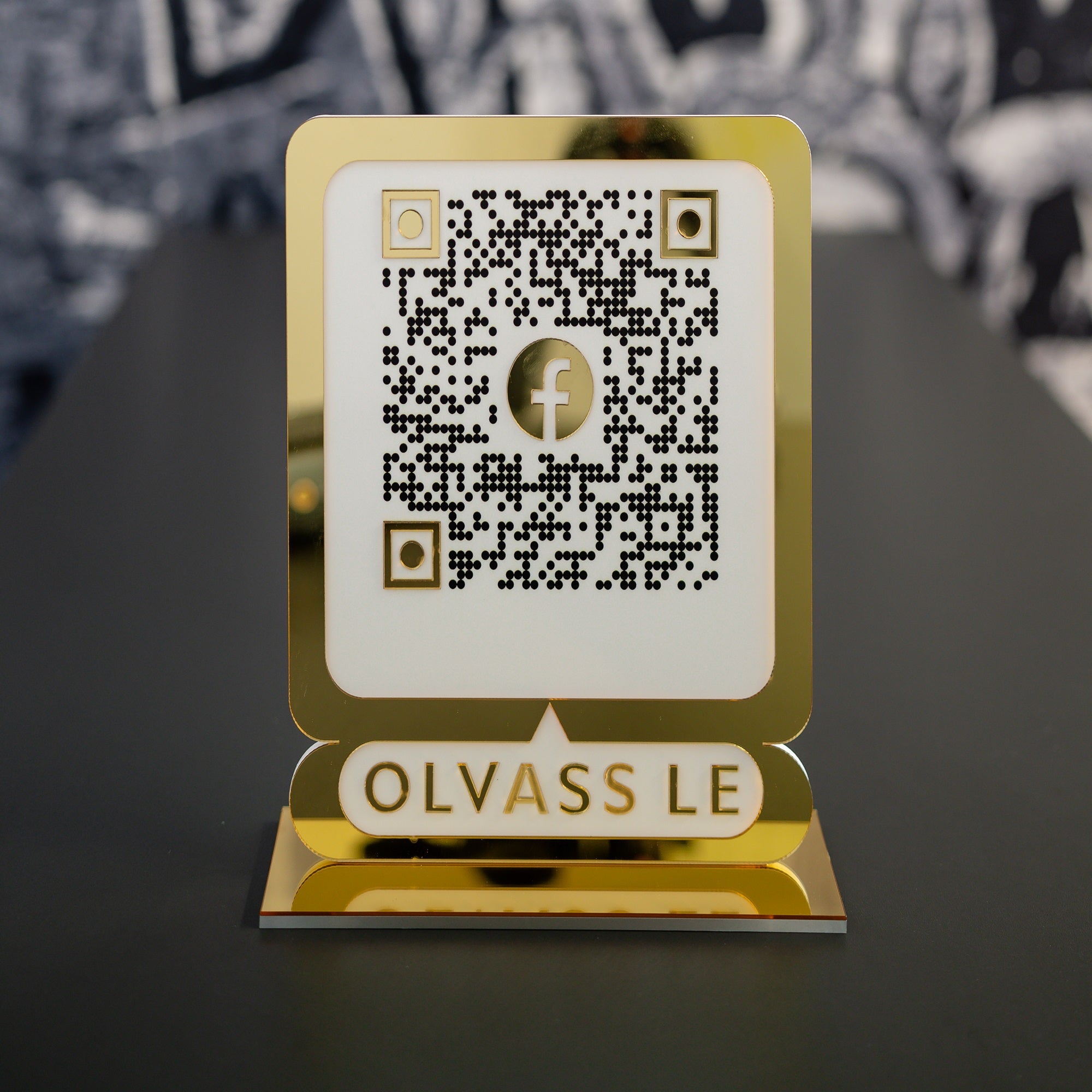 Facebook QR tábla