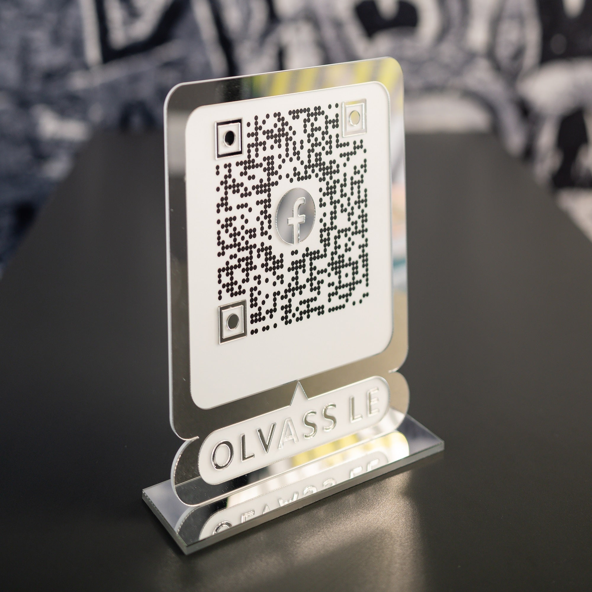 Facebook QR tábla