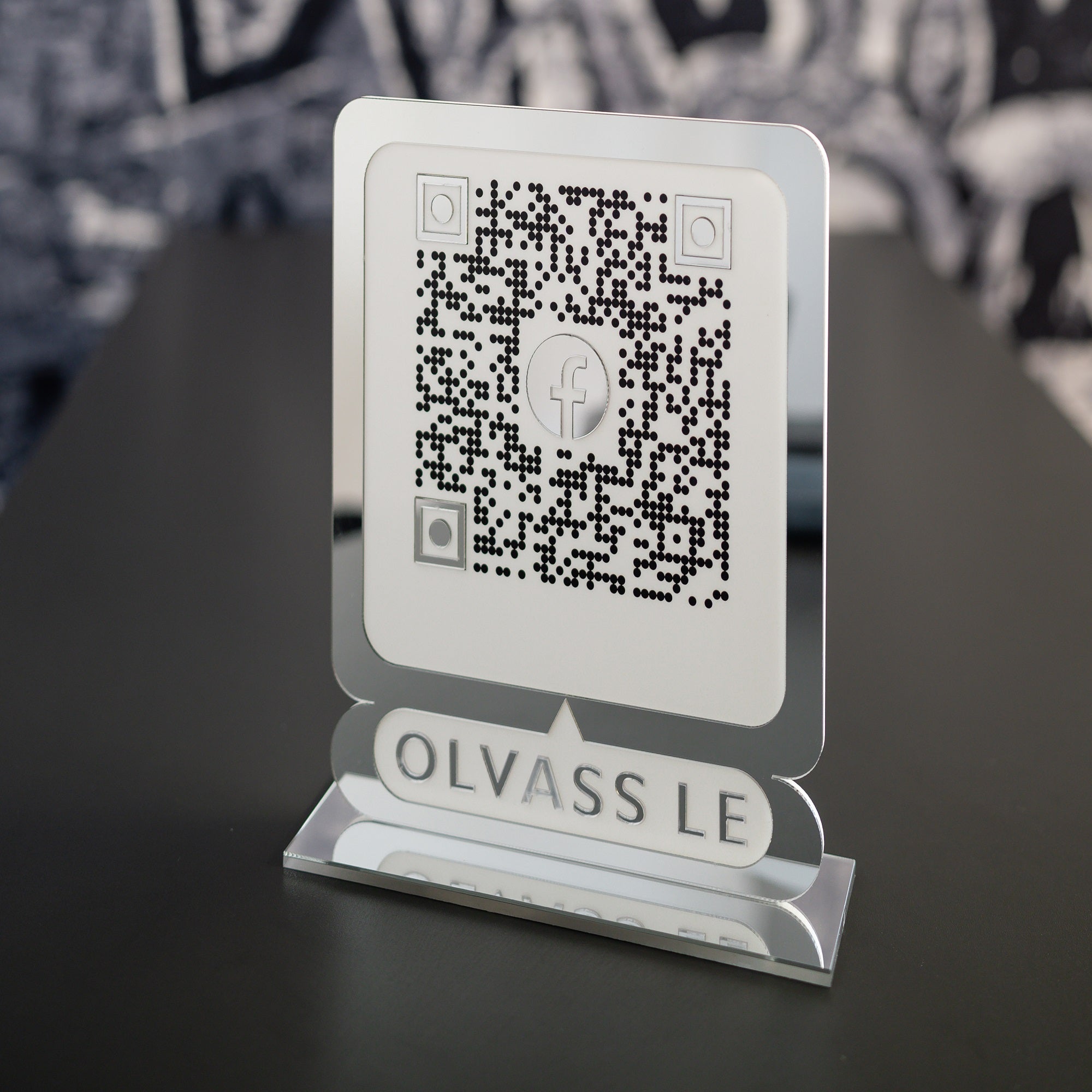Facebook QR tábla