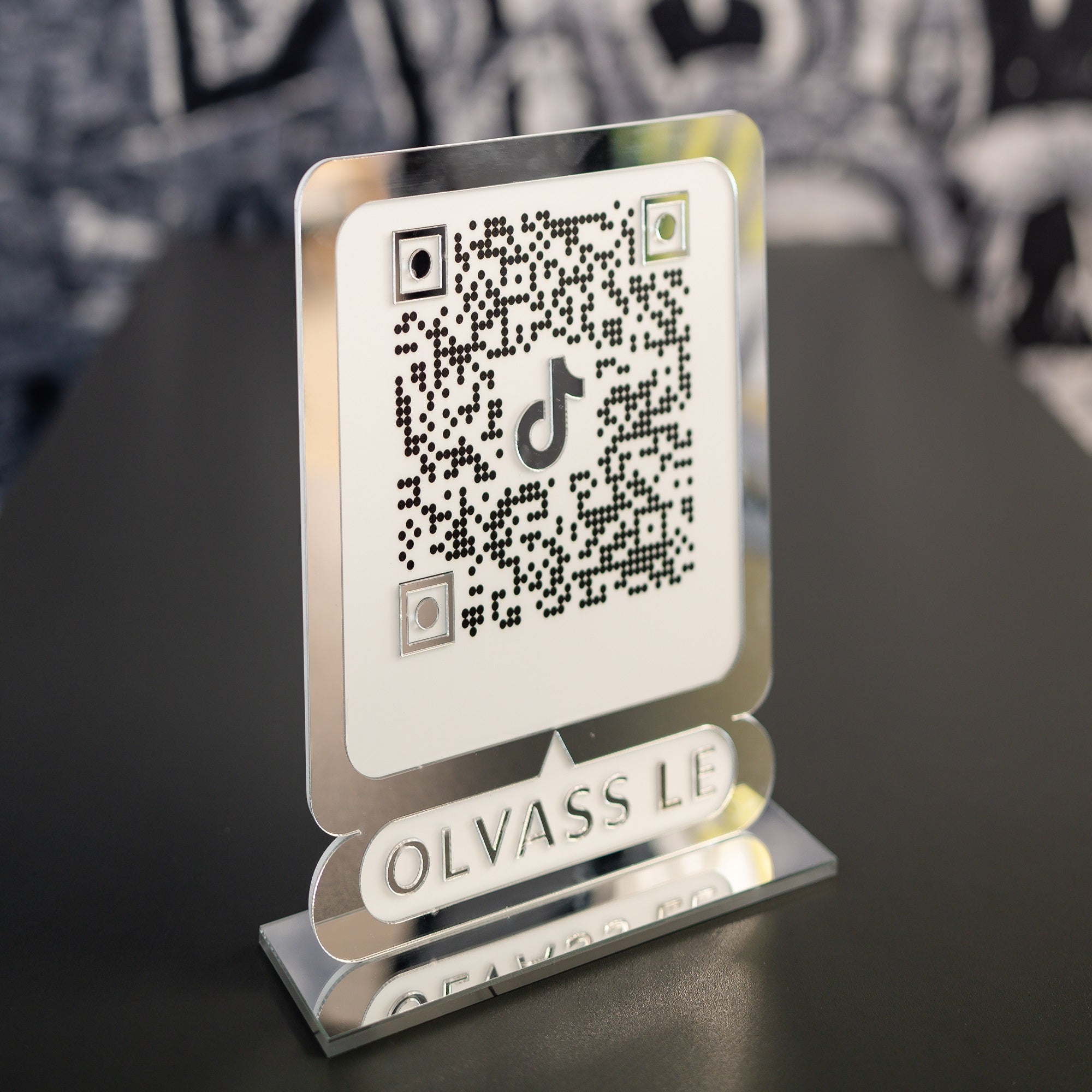 TikTok QR tábla