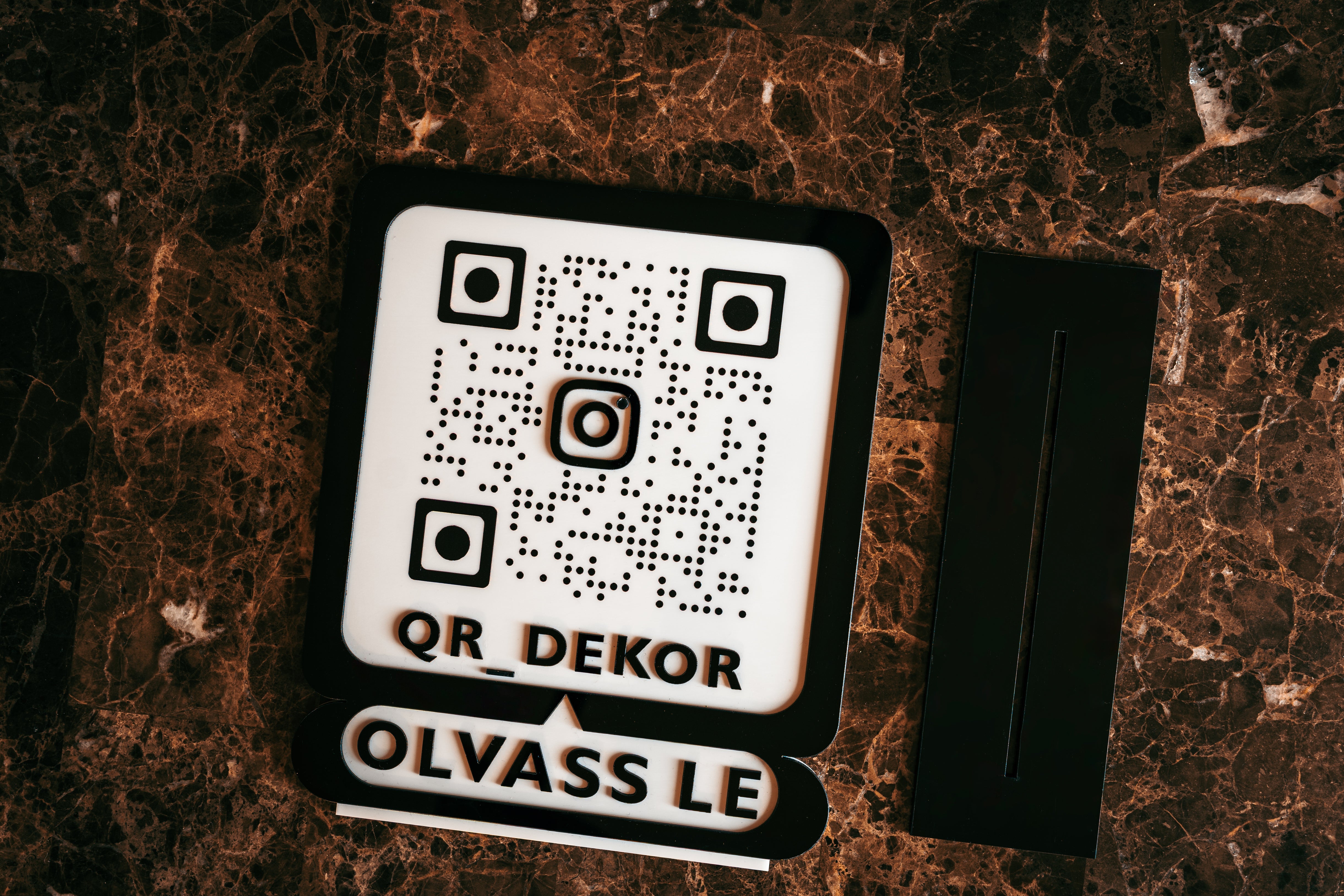 Táblák 1 QR-kóddal