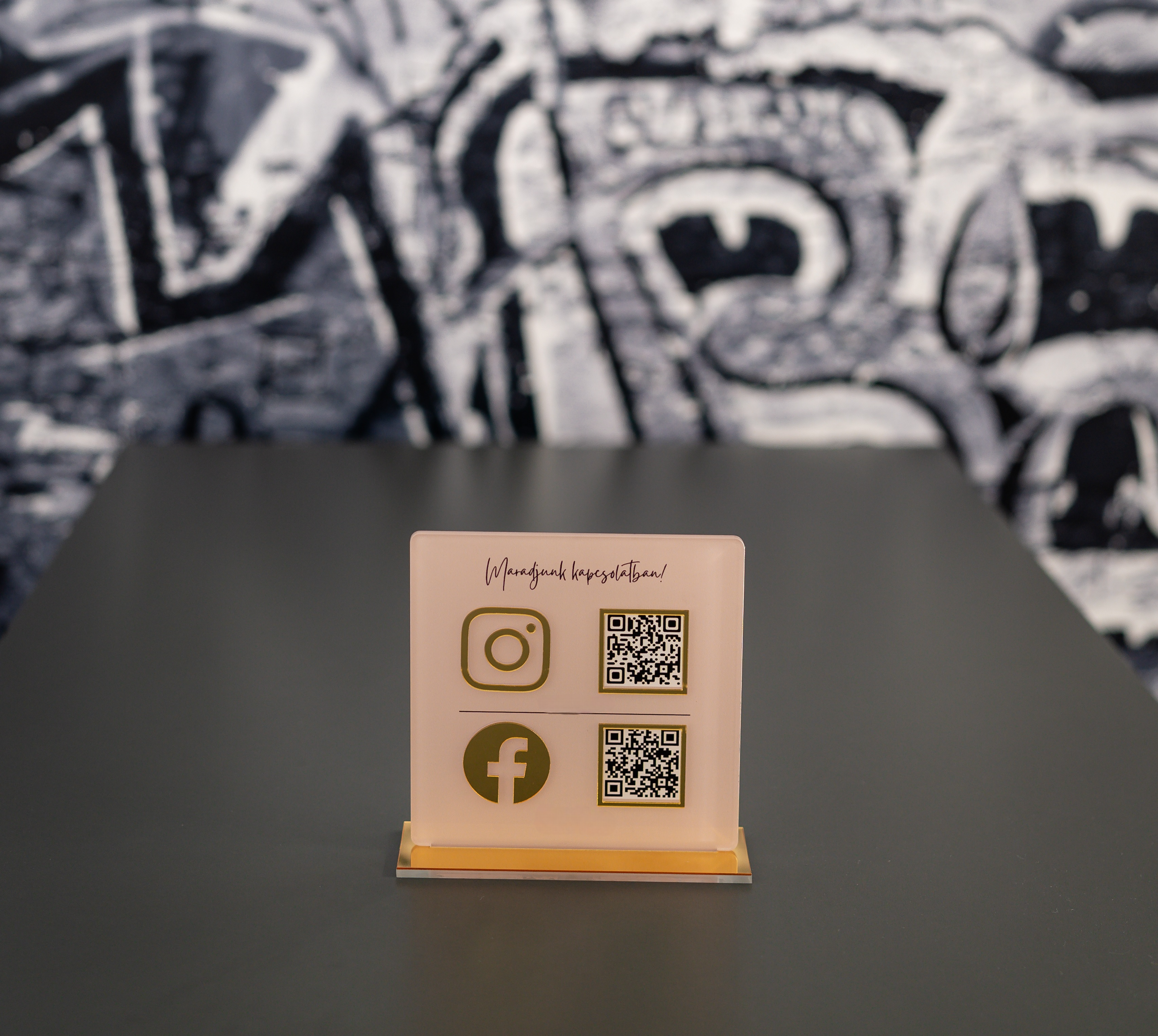 Instagram Facebook Qr Tábla Arany